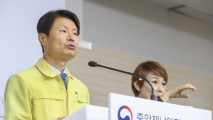 뷔페서 음식 가지러 이동 시에도 ‘마스크’ 착용… 단체식당 ‘시차제’ 적용