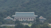 靑, 이명박·박근혜 사면논란에 “재판 끝나지도 않았다”
