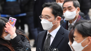 '충수염 수술' 이재용, 내달 22일로 재판 연기 