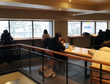 내달 1일 '단계적 일상회복' 시작? 