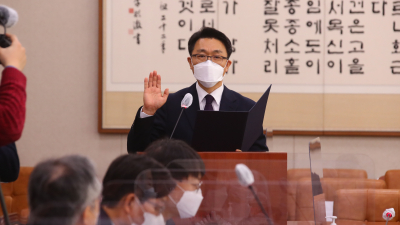 “김진욱 두둔하려면 청문회 왜하나”… 공수처장 인청, 시작부터 살얼음판
