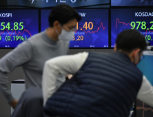 코스피, 2420선 소폭 하락 출발…외인·기관 ‘팔자’