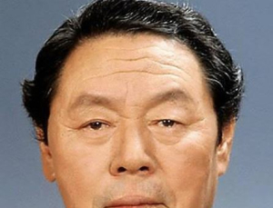 '라면왕' 신춘호 농심 회장 56년 만에 '경영 퇴진'
