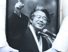 영정 속 미소 짓는 故 백기완 선생