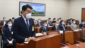 [쿠키포토] 청문회서 답변하는 최정우 포스코 회장