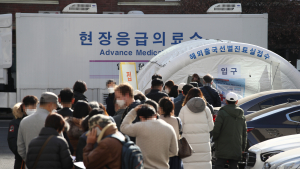 [쿠키포토] 줄 늘어선 해외출국선별진료소