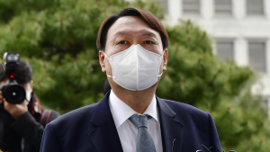 윤석열, 여권이 때릴수록 오른다?… 대권주자 1위 탈환
