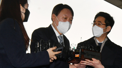 사퇴로 끝난 윤석열의 검찰개혁…조국·추미애·박범계, 갈등 살펴보니