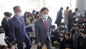 [쿠키포토] LH관련 고검장 간담회 참석하는 박범계 장관