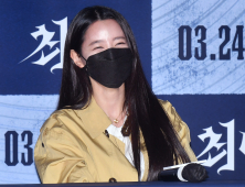 조현, 마스크 써도 빛나는 미모