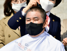 '소상공인 소급적용 관철' 국민의힘 최승재 삭발로 결의