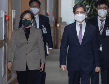 [쿠키포토] 대법관후보추천위원회 참석하는 김명수 대법원장