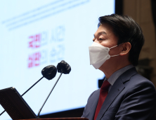 [쿠키포토] 국민의힘 의원총회 참석한 안철수
