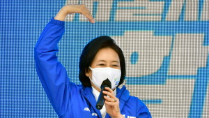 '사랑합니다' 하트로 지지 호소하는 박영선