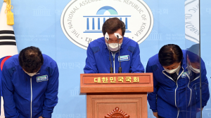 머리 숙이는 이낙연 '대국민 호소 기자회견'