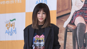 황신혜, SM C&C와 재계약