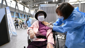 내일부터 '얀센'  선착순 사전 예약...주로 3040 남성 대상 