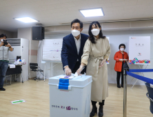 사전투표하는 오세훈 부부