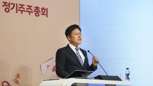 SK텔레콤, 통신·반도체로 쪼갠다...지배구조 개편 신호탄