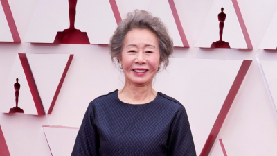 ‘미나리’ 윤여정, 오스카 품었다 <br>韓 배우 최초 여우조연상