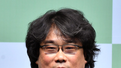 봉준호 감독 “오스카 수상, 한국영화 쾌거 아닌 윤여정 개인의 승리”