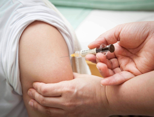 국가필수예방접종 중 男청소년 제외된 HPV 백신 사업…확대 언제쯤?