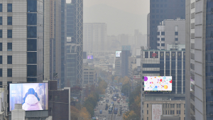 [날씨] 미세먼지 가득한 목요일, 곳곳에 비까지