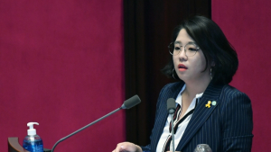 용혜인 “튼튼이 만났다”… 현역 의원 세 번째 임기 중 출산