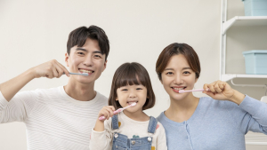 엄마 충치가 아이에게...충치도 닮는 이유