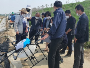 세종시농기센터, 드론으로 벼 심는 스마트 농업 ‘시연’