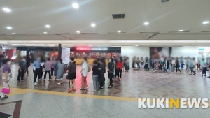 백화점 명품 오픈런, 마트선 초저가 할인…보복소비 ‘극과 극’