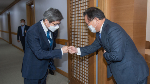 대법원 방문 김부겸 '국민의 신뢰 받는 사법부 기대'