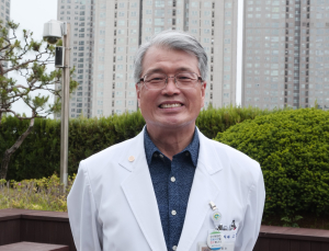 무료진료 봉사 고영초 건국대교수·전 재산 기부 노판순씨 'LG의인상'