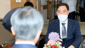 [쿠키포토] 김명수 대법원장 예방하는 김오수 검찰총장