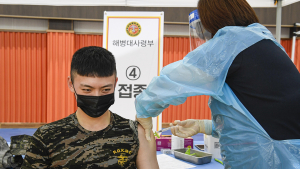 30세 미만 장병, 코로나19 백신 접종 시작