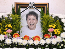 故 유상철 감독 '영정 속 환한 미소'
