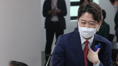 이준석 “모든 사람 새로운 역사에 초대”