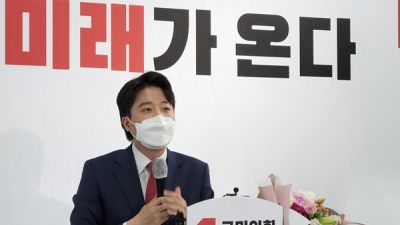 36세 이준석, 정치판을 뒤집다… 58세 송영길 ‘맞수’