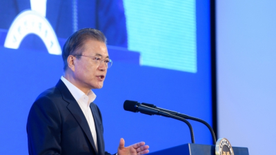 文 대통령, 이준석 당선에 “나라 변화 조짐… 큰일 했다”