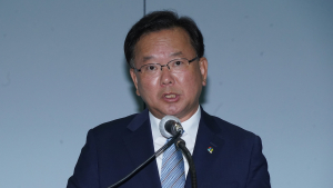 김부겸, ‘총리 유임설’에 “불가능한 일” 
