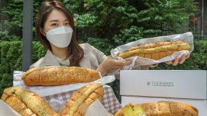 현대백화점, 목포 명물 씨엘비베이커리 ‘새우바게트’ 선봬