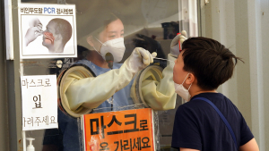 6개월 만에 800명 대로 올라선 코로나19 확진자