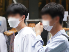 백신도 맞았는데 '거리두기는 언제쯤 완화될까'