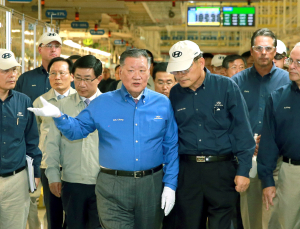 정몽구 명예회장, 한국인 최초 '자동차 명예의 전당' 올라