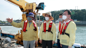 충남도, “물고기 폐사 막자” 천수만 양식장 방문