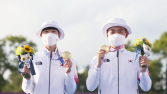 ‘양궁 막내’ 김제덕·안산, 한국 첫 금메달 선사