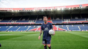 캄푸 누서 눈물 흘린 메시 파리로 간다…PSG 입단, 2년 계약 