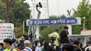 [포토] 삼성 이재용 부회장 가석방 출소…찬반 집회 벌어져