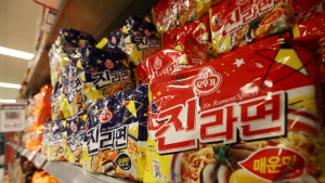 라면값 다 올랐다…오뚜기‧농심 이어 삼양‧팔도 가격 인상