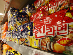 라면값 다 올랐다…오뚜기‧농심 이어 삼양‧팔도 가격 인상